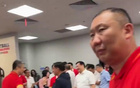 王治郅更衣室追问赵继伟：那球咋传的？我看着都要丢